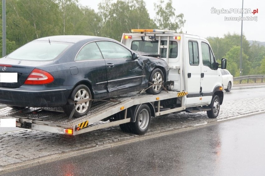 Karambol w Jastrzębiu-Zdroju. Cztery auta zderzyły się w...