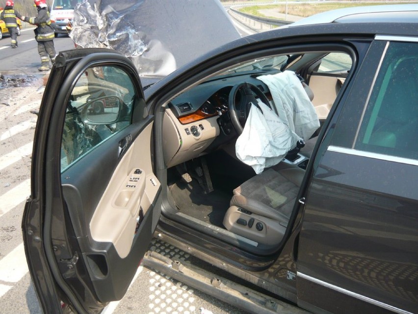Wypadek w Bytomiu: Czołowe zderzenie osobówki z samochodem...