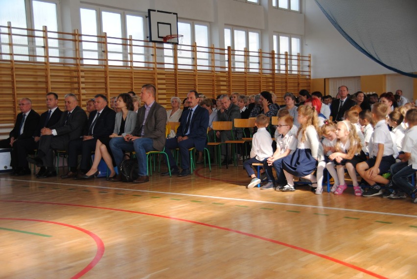 Szkoła Podstawowa w Rudnie odebrała instalację fotowoltaiczną, wygraną od firmy IKEA. Uroczystość odbyła się we wtorek (ZDJĘCIA)