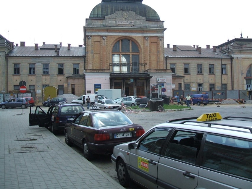 Dworzec kolejowy w Tarnowie powstał w 1910 roku. W latach...