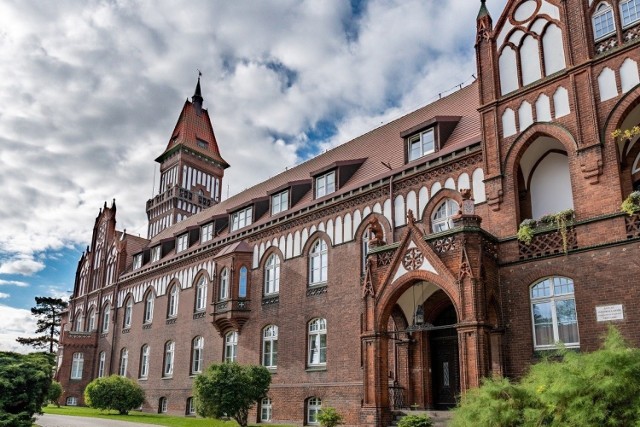 Informacje można uzyskać od poniedziałku do piątku w Urzędzie Miasta Inowrocławia przy al. Ratuszowej 36 lub pod numerem telefonu 52/355 52 88 w godzinach 7.30-15.30