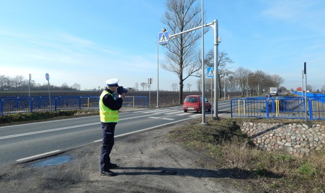 Radziejowscy policjanci zwracali uwagę na zachowania kierowców wobec pieszych, zwłaszcza w obrębie oznakowanych przejść
