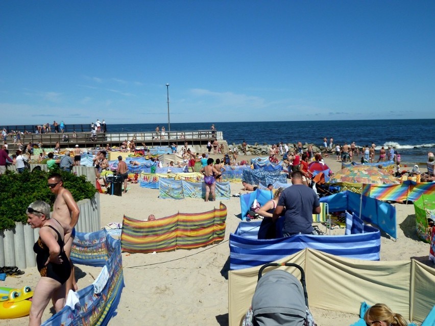 Darłowo lato. Tłumy na plaży w Darłówku Wschodnim