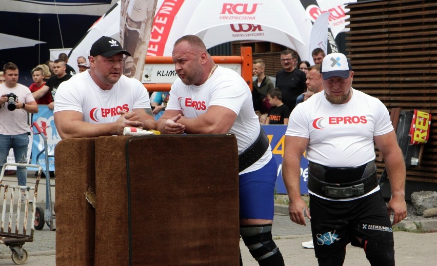 W Marinie w Grudziądzu odbyły się zawody strongmanów.