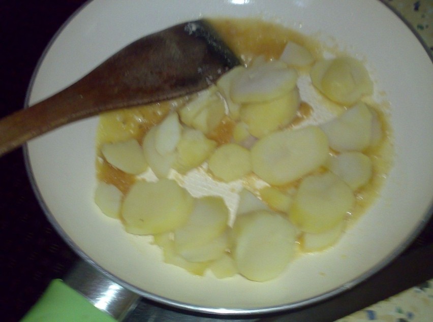 …pokrojone ziemniaki z wczorajszego obiadu.  Fot. Ireneusz...