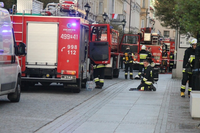 AKTUALIZACJA: Pożar poddasza w kamienicy na krotoszyńskim Rynku [ZDJĘCIA]               