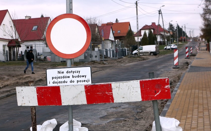 Wyjątkowo powoli posuwa się remont fragmentu ulicy...