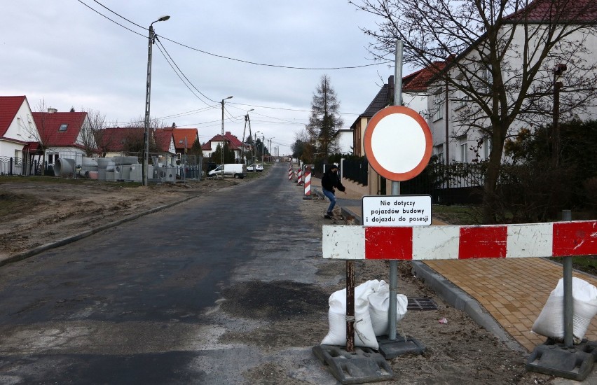 Wyjątkowo powoli posuwa się remont fragmentu ulicy...