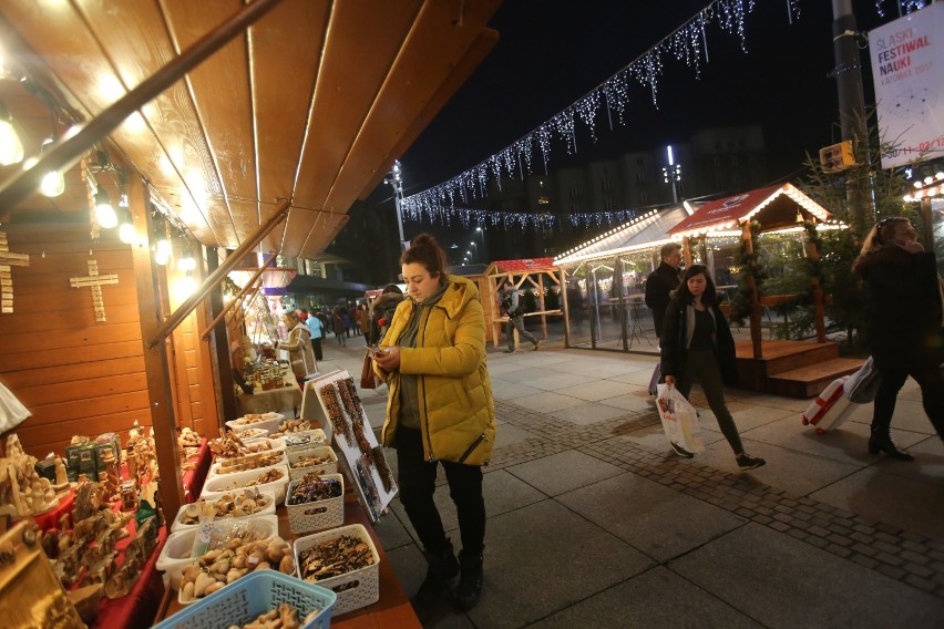 Jarmark świąteczny na rynku w Katowicach