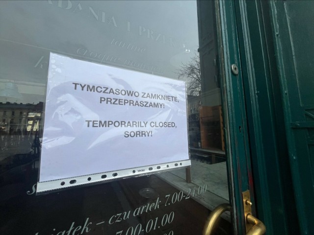 W niedzielę lokal nadal jest nieczynny, a na drzwiach wejściowych wisi kartka "Tymczasowo zamknięte, przepraszamy"