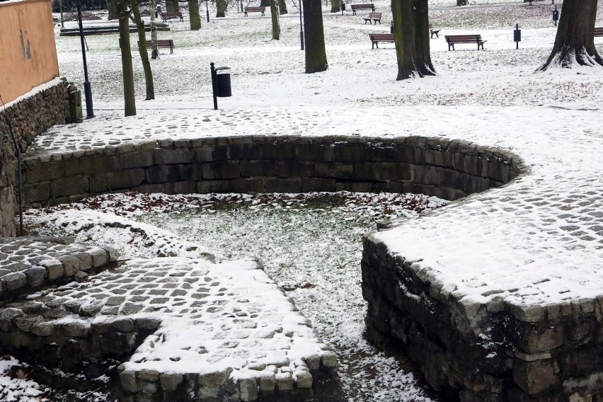 Pozostałości wieży ogniowej w Chojnowie, plenerowa ekspozycja archeologiczna