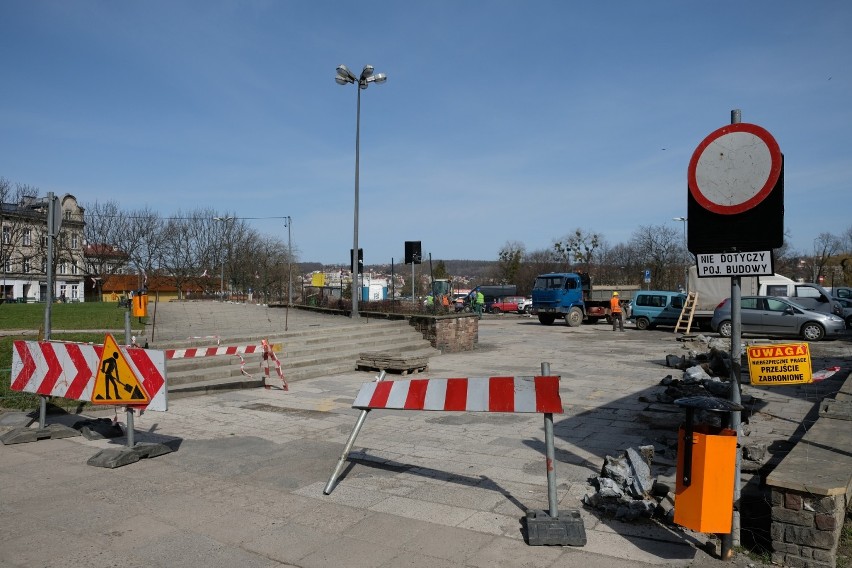 Rozpoczął się długo oczekiwany remont parkingu na Rybim...