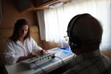 Słuchobus w Żarnowcu. Bezpłatne badania słuchu dla mieszkańców