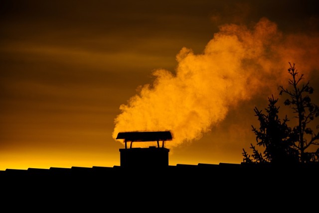 Chełmecki Alarm Smogowy w trosce o środowisko i kieszenie mieszkańców wnioskuje o obniżenie stawki za wywóz odpadów dla mieszkańców, którzy nie ogrzewają swoich domów paliwami stałymi.