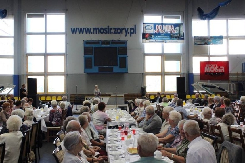 Dzień Seniora w Żorach: 260 seniorów na imprezie w MOSiRze [ZDJĘCIA]
