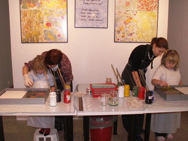 Warsztaty malowania metodą ebru potrwają do 21 grudnia