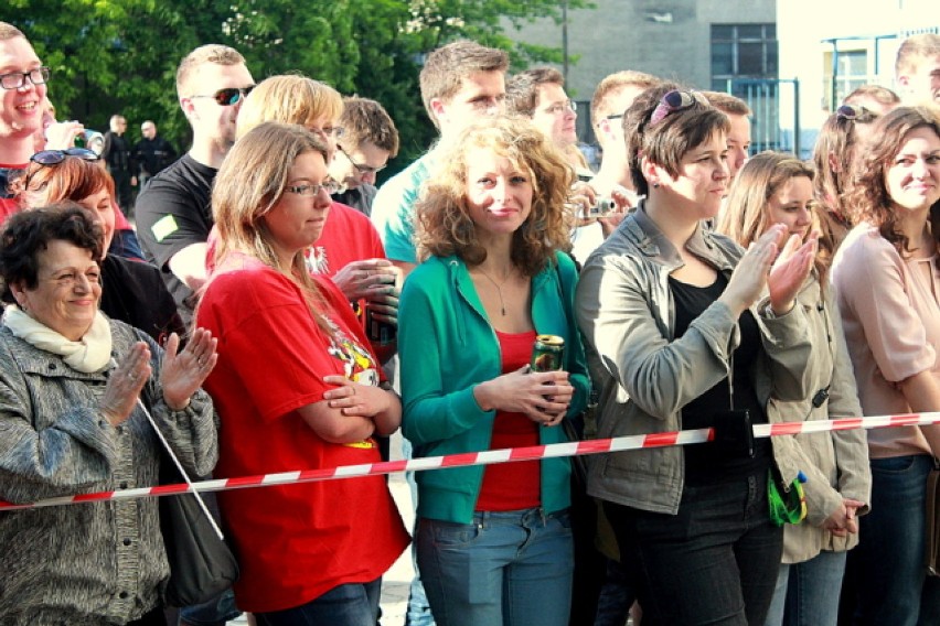 Juwenalia 2012 w Łodzi: scenki przed Akademikami PŁ rodem z filmów [zdjęcia+wideo]