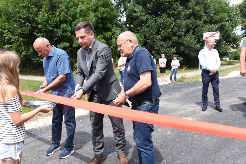 Kilkusetmetrowy odcinek drogi w Jemielnej doczekał się remontu 