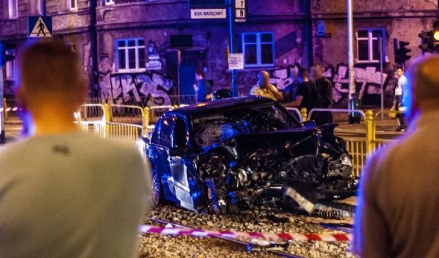BMW zderzyło się z volkswagenem w al. Bohaterów Warszawy w Szczecinie [zdjęcia]