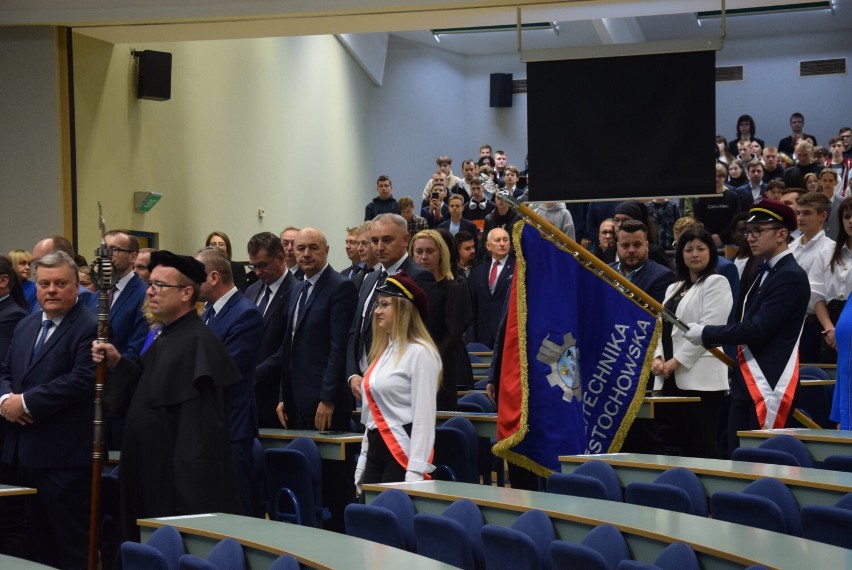 74. Inauguracja Roku Akademickiego Politechniki Częstochowskiej za nami. Oficjalnie rozpoczęło go blisko 2 tys. nowych studentów z Polski oraz ponad 400 z zagranicy