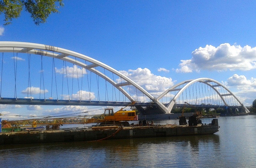 Spojrzenie na most z przedmiescia Jakubskiego