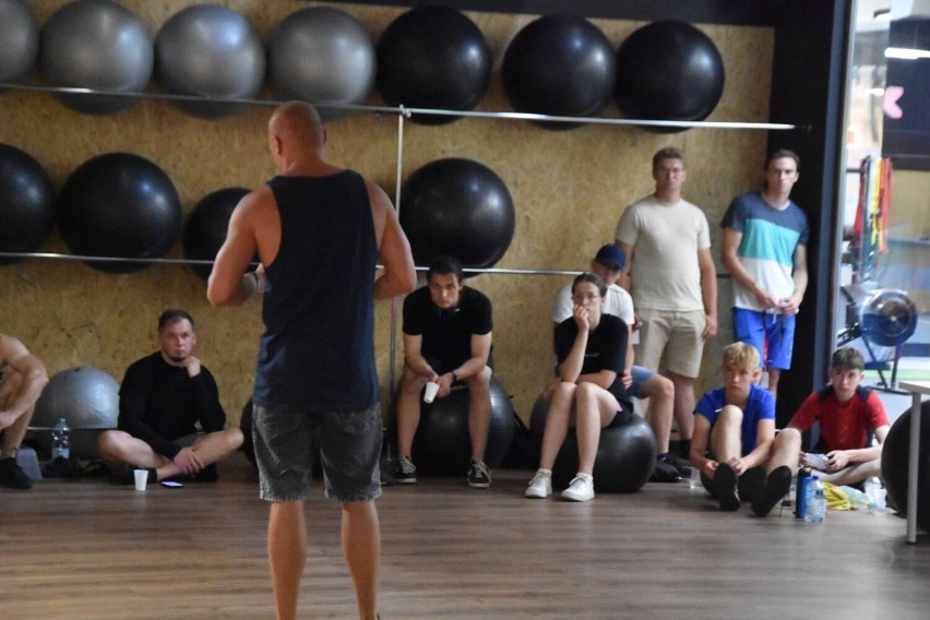 Raper Poison wystąpił na siłowni Xtreme Fitness i opowiedział historię swojej przemiany. Zobacz relację z totalnej przemiany rapera