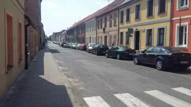 Kobieta twierdzi, że przy tej ulicy w Chełmnie została zgwałcona