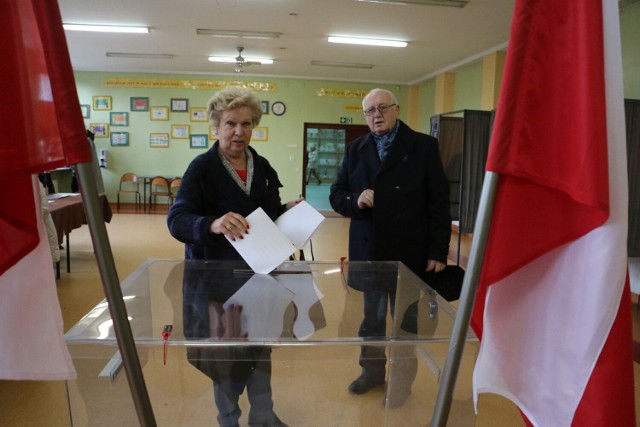 Przedterminowe wybory na burmistrza Ciechocinka. W pierwszej turze mieszkańcy wybierają spośród 12 kandydatów.