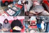 Takie są ceny karpia i innych ryb przed Bożym Narodzeniem 2022 na Pchlim Targu we Włocławku [zdjęcia]