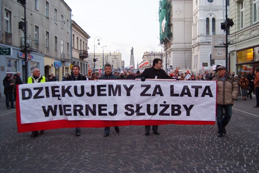 Kilkaset osób przemaszerowało ul. Piotrkowską, aby uczcić...