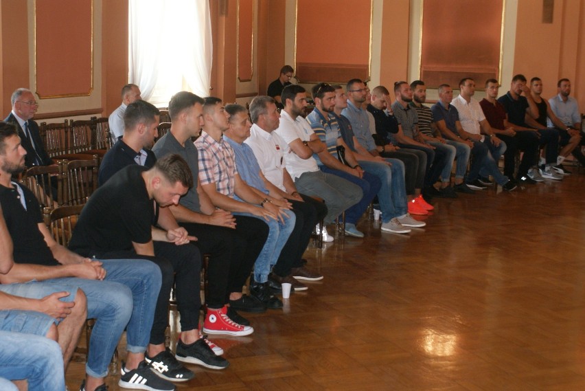 Piłkarze ręczni MKS Kalisz uhonorowani przez władze miasta [FOTO]