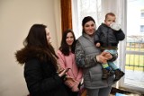 Piotrków: Samorząd przyjął pierwszych uchodźców z Ukrainy. Zamieszkali w "Budowlance" ZDJĘCIA