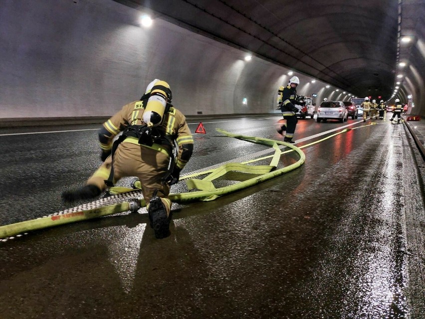 Ćwiczenia służb w tunelu na zakopiance