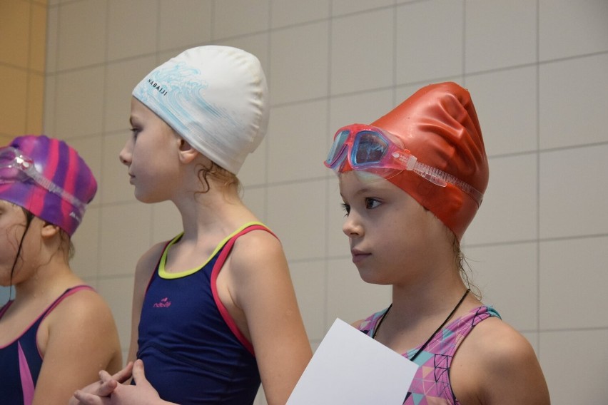 To był pierwszy etap Włodawskiej Ligi Pływackiej dzieci i młodzieży. Zobacz zdjęcia