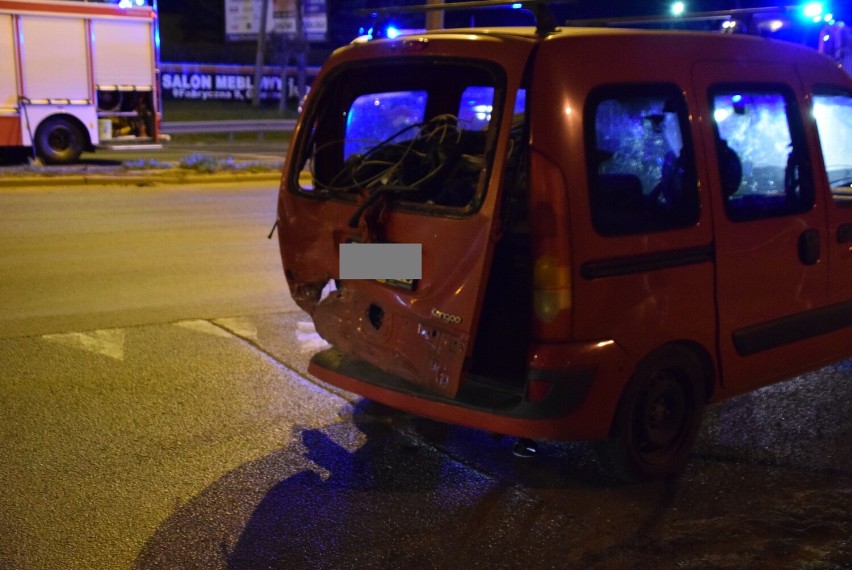 Gniezno. Wypadek na skrzyżowaniu ulic Poznańskiej i Kiszkowskiej. Jedna osoba jest poszkodowana