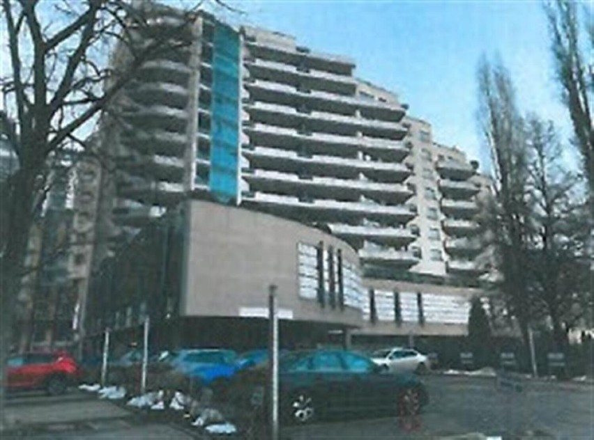Ekskluzywny apartament milionera w centrum Warszawy wystawiony na sprzedaż. Licytację prowadzi komornik. Na dachu potężny taras