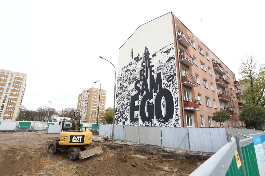 Nowy mural na Woli podzielił mieszkańców. "Jest dołujący",...