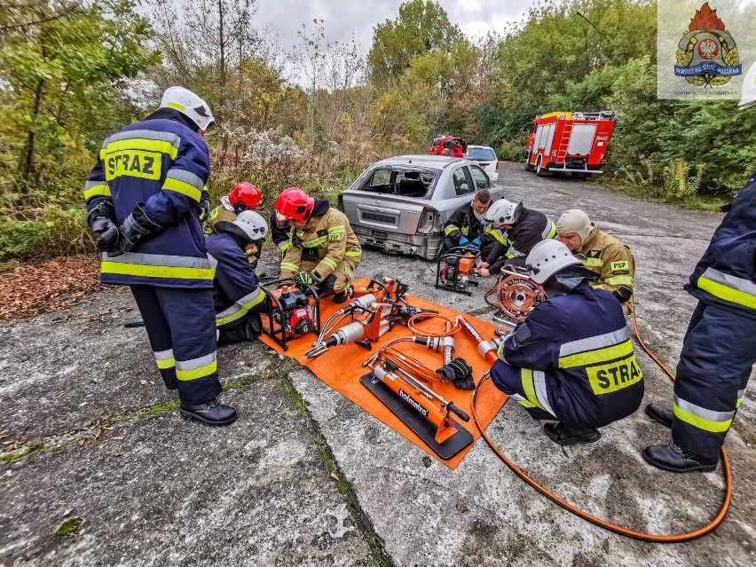Strażacy ćwiczyli w Skierniewicach, żeby lepiej ratować ofiary wypadków