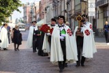 Toruń w katedrze. Damy i kawalerowie zostali przyjęci w katedrze w Toruniu do zakonu bożogrobców [zdjęcia]