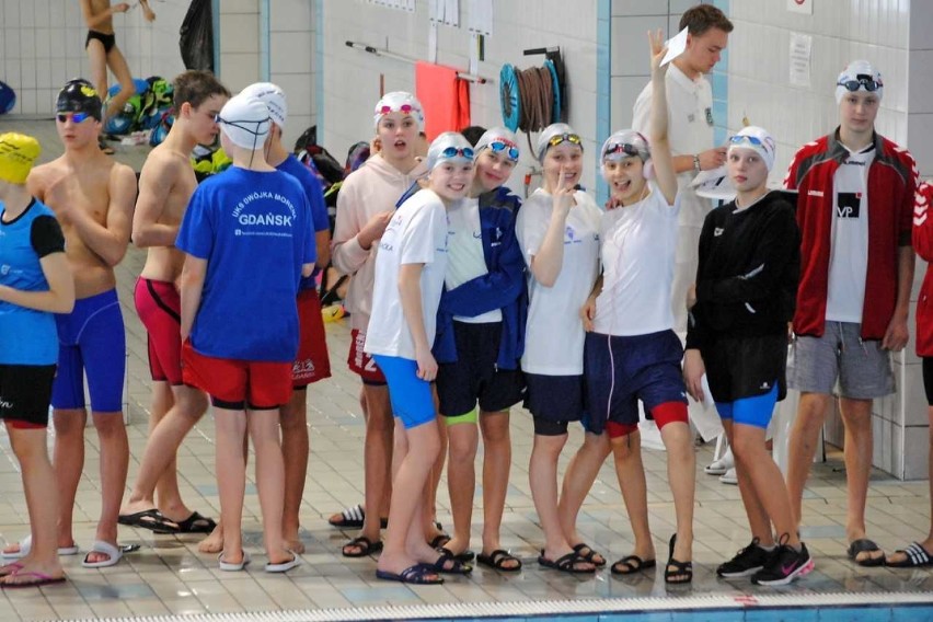 Świetny występ i worek medali MAL WOPR na międzywojewódzkich mistrzostwach młodzików w pływaniu