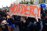 Warszawa. Demonstracja solidarności z uchodźcami z Afganistanu pod siedzibą Straży Granicznej. 