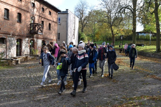 IV Jesienny Rajd Szlakami Powstania Wielkopolskiego z metą w Centrum Edukacji Regionalnej i Przyrodniczej w Mniszkach (23.10.2021).