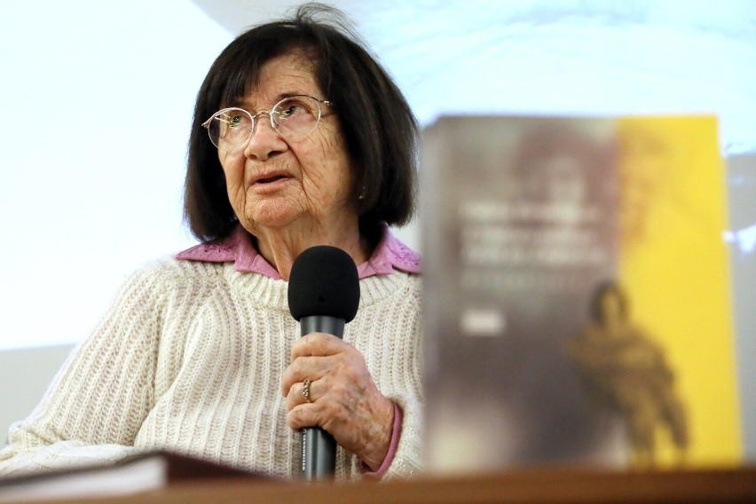 Cudem przetrwała holocaust. Dziś ma 94 lata i wróciła na Majdanek. "Usłyszałam: jej już nie ma. Teraz ja jestem twoją mamą"