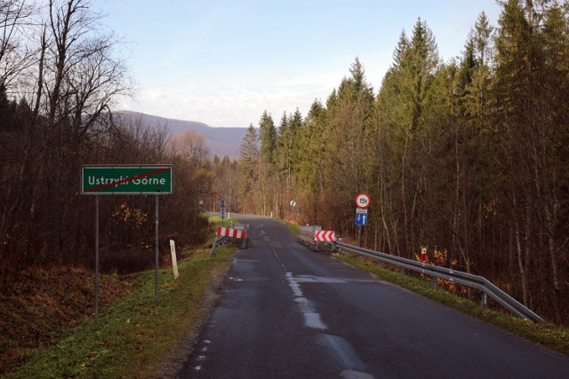 W ostatni weekend w Bieszczadach padł listopadowy rekord ciepła. Pogoda była idealna do górskich wędrówek. Galeria zdjęć ze szlaku Ustrzyki Górne - Wielka Rawka - Mała Rawka - Przełęcz Wyżniańska.


ZOBACZ TEŻ: Krzysztof Szczurek, naczelnik Bieszczadzkiej Grupy GOPR, o tym, jak przygotować się do chodzenia po górach jesienią i zimą.
