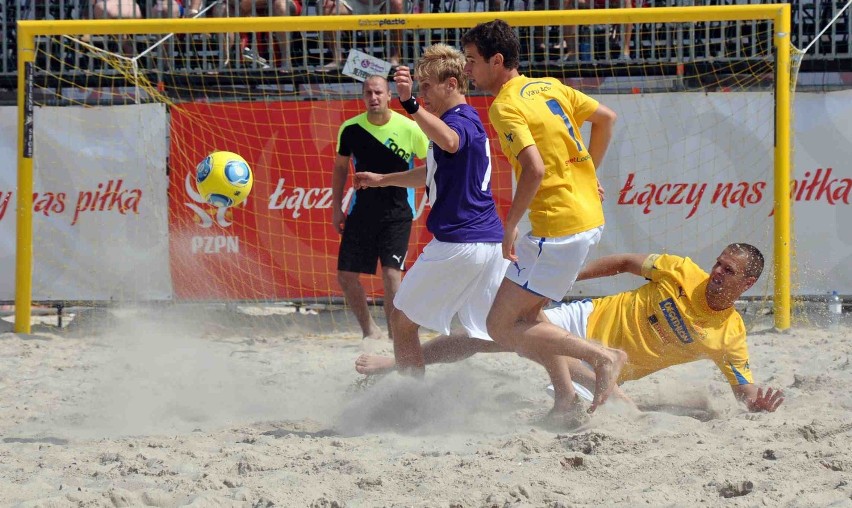 Beach soccer w Ustce: Vacu Activ Słupsk vs Hemako Sztutowo
