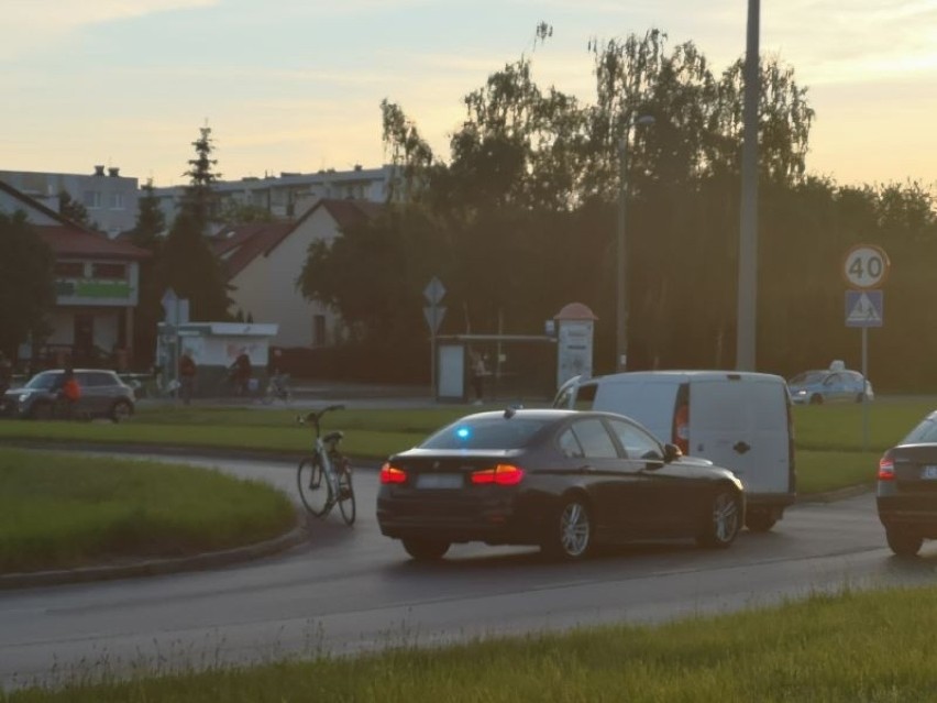 Toruń. Potrącenie rowerzystki na rondzie Czadcy