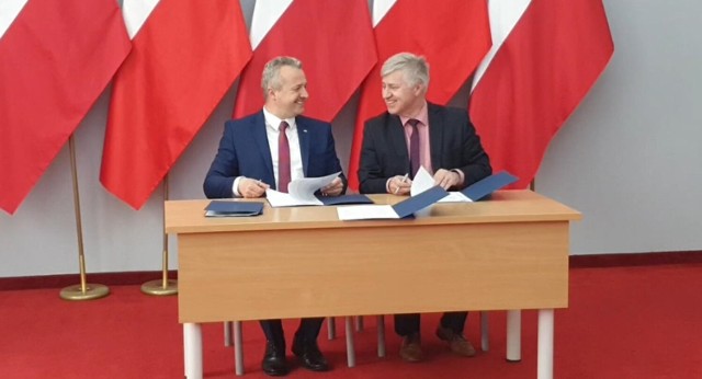 W Urzędzie Wojewódzkim wojewoda Mikołaj Bogdanowicz oraz Maciej Hoppe, dyrektor szpitala w Grudziądzu podpisali  umowy na sfinansowanie trzech inwestycji w grudziądzkim szpitalu 