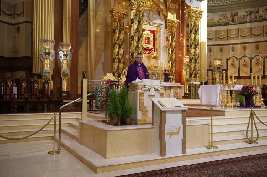 Licheń:Niedzielne Msze św. w licheńskiej bazylice z ograniczoną liczbą wiernych w związku z zagrożeniem koronawirusem