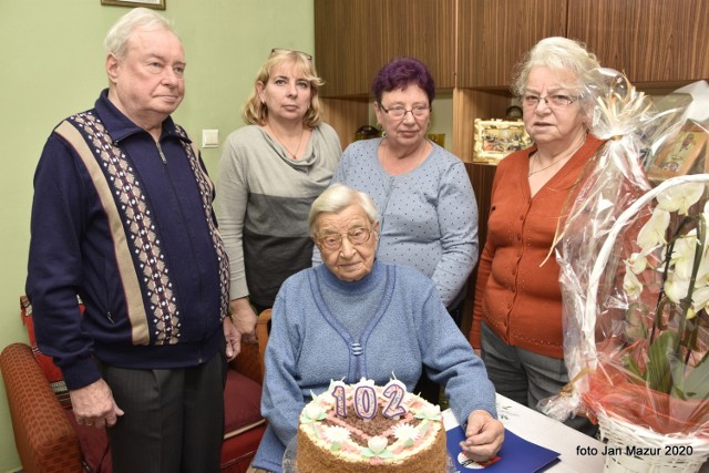 Pani Genowefa skończyła 102 lata! Nadal jest samodzielna i aktywna