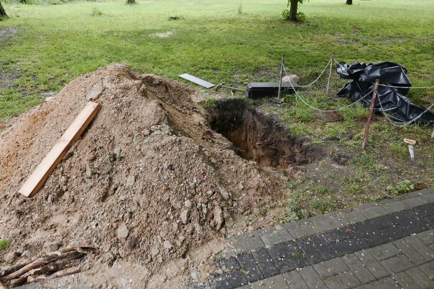 Śmierć w szkole w Warszawie. Trwa pogrzeb Kuby [ZDJĘCIA]. Uczniowie i bliscy 16.05.2019 żegnają zamordowanego 16-latka